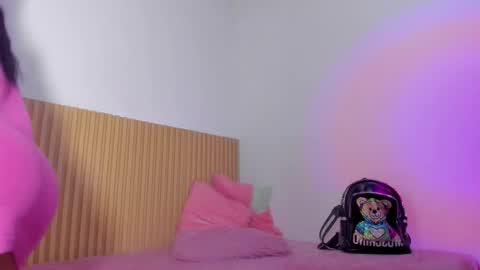 Snapshot of aria_millers_ chatting on 02-19-26, 11:17 Aria Millers online show from 02-19-26, 11:17