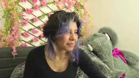 Snapshot of aria_silk chatting on 06-25-26, 10:47 aria_silk online show from 06-25-26, 10:47