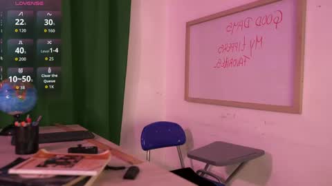 Snapshot of aria_velvet_ chatting on 05-26-26, 08:38 Ariana online show from 05-26-26, 08:38