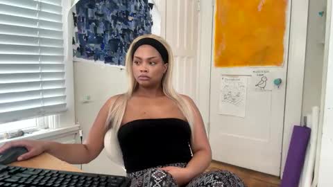 Snapshot of ariaatelier chatting on 01-06-26, 10:12 Aria Atelier online show from 01-06-26, 10:12