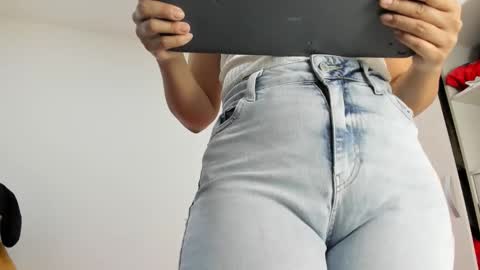 ariacoral online show from 12-16-25, 12:43