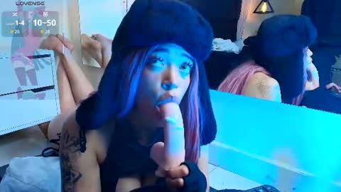 Snapshot of ariadnaaa_ chatting on 06-18-26, 09:14 Ariadna online show from 06-18-26, 09:14