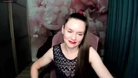 AriaGray online show from 11-30-25, 02:48