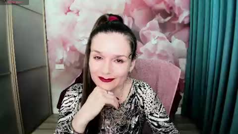 Snapshot of ariagrays chatting on 06-27-26, 04:56 AriaGray online show from 06-27-26, 04:56