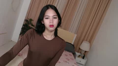 Snapshot of ariahooper chatting on 12-24-24, 06:11 Christine JorgensenChristmas wish breasts implants online show from 12-24-24, 06:11