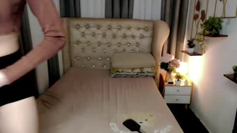 Christine  JorgensenChristmas wish breasts implants  online show from 04-05-26, 05:15