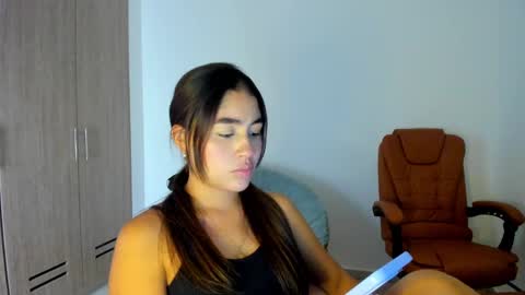 Snapshot of ariamontgomeryyy chatting on 02-25-25, 06:03 Aria Montgomery online show from 02-25-25, 06:03