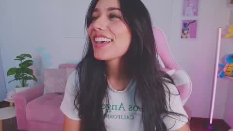 Snapshot of ariana_bae_ chatting on 10-14-25, 02:45 online show from 10-14-25, 02:45