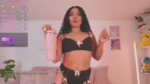 Snapshot of ariana_bae_ chatting on 10-23-25, 10:52 online show from 10-23-25, 10:52