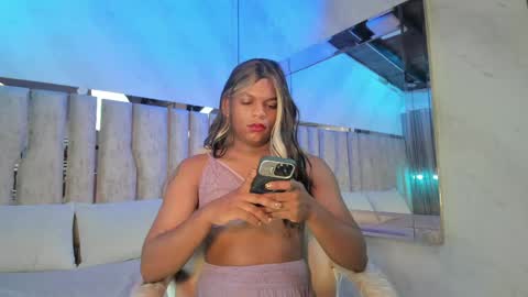 ariana_grande233 online show from 05-28-26, 11:40