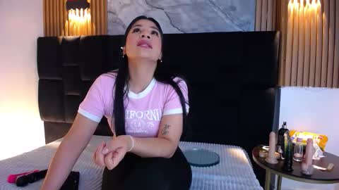 Snapshot of ariana_hill_ chatting on 11-11-25, 03:28 ariana_hill_ online show from 11-11-25, 03:28