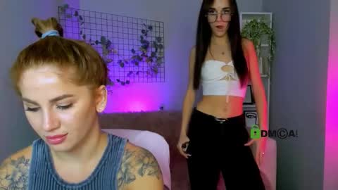 Snapshot of ariana_ross7 chatting on 09-19-25, 10:27 ariana_ross7 online show from 09-19-25, 10:27