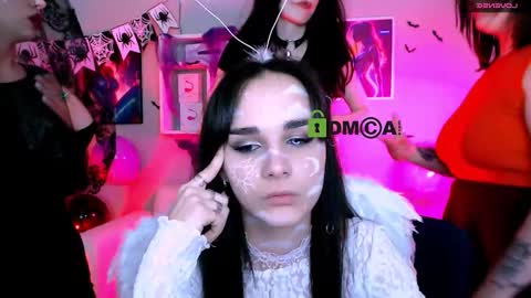 Snapshot of ariana_ross7 chatting on 10-31-25, 08:32 ariana_ross7 online show from 10-31-25, 08:32