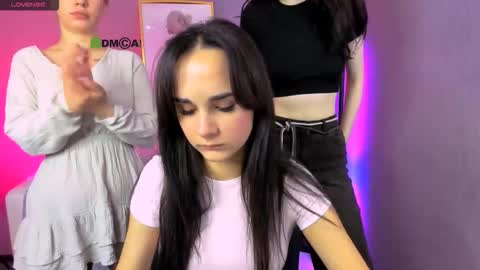 Snapshot of ariana_ross7 chatting on 11-19-25, 08:31 ariana_ross7 online show from 11-19-25, 08:31