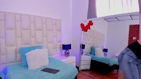 Snapshot of ariana_rouse_ chatting on 02-22-25, 06:08 ariana online show from 02-22-25, 06:08