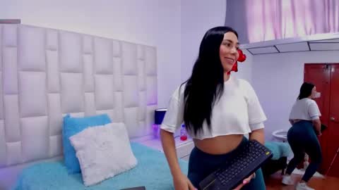 Snapshot of ariana_rouse_ chatting on 03-04-25, 04:20 ariana online show from 03-04-25, 04:20