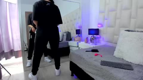 Snapshot of ariana_rouse_ chatting on 09-15-25, 05:02 ariana online show from 09-15-25, 05:02