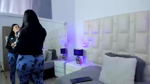 Snapshot of ariana_rouse_ chatting on 09-23-25, 05:27 ariana online show from 09-23-25, 05:27