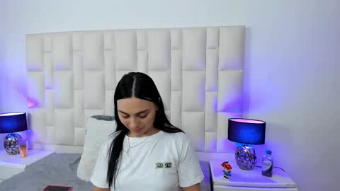 Snapshot of ariana_rouse_ chatting on 10-03-25, 05:32 ariana online show from 10-03-25, 05:32