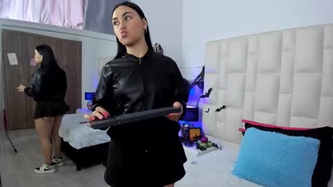 Snapshot of ariana_rouse_ chatting on 10-15-25, 04:29 ariana online show from 10-15-25, 04:29