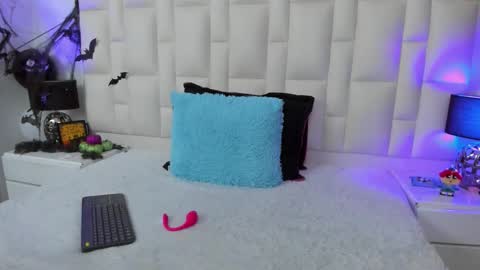 Snapshot of ariana_rouse_ chatting on 10-24-25, 05:09 ariana online show from 10-24-25, 05:09