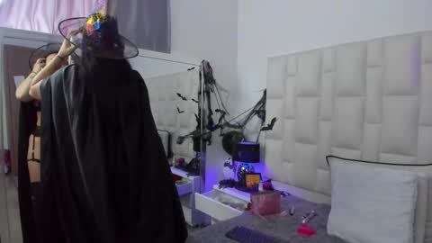 Snapshot of ariana_rouse_ chatting on 10-30-25, 04:30 ariana online show from 10-30-25, 04:30