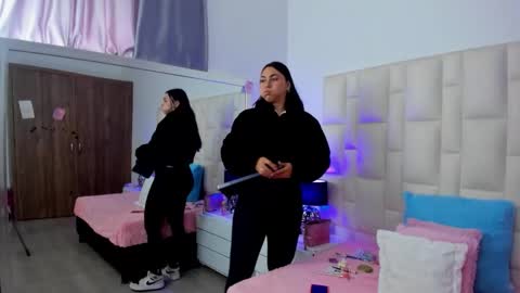 Snapshot of ariana_rouse_ chatting on 11-12-25, 04:40 ariana online show from 11-12-25, 04:40