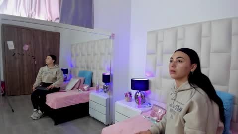 Snapshot of ariana_rouse_ chatting on 11-22-25, 04:39 ariana online show from 11-22-25, 04:39