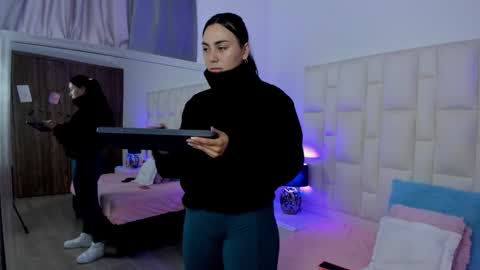 Snapshot of ariana_rouse_ chatting on 11-27-25, 05:59 ariana online show from 11-27-25, 05:59