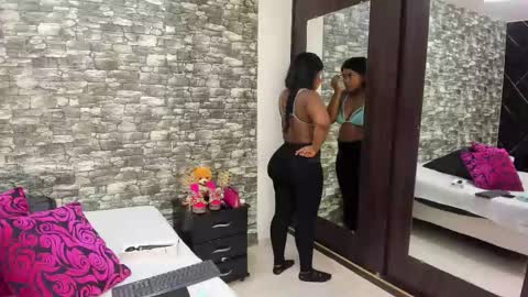 Snapshot of arianaablack chatting on 02-25-25, 12:13 Ariana online show from 02-25-25, 12:13