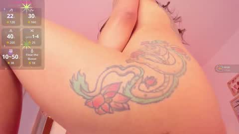 Ariana online show from 11-25-25, 05:13