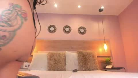 Ariana online show from 04-28-26, 03:17