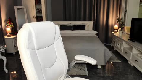 Ana online show from 12-29-24, 01:17