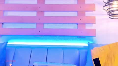 Snapshot of arianasantana chatting on 10-28-25, 01:25 Ari online show from 10-28-25, 01:25