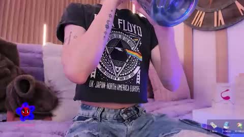 Snapshot of arianasantana chatting on 11-15-25, 01:07 Ari online show from 11-15-25, 01:07