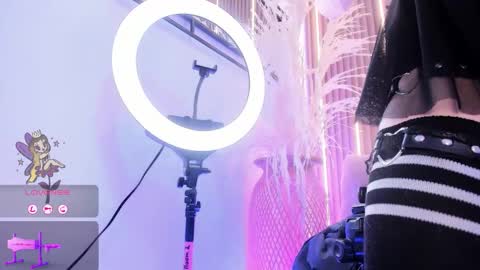 Snapshot of arianasantana chatting on 11-17-25, 12:44 Ari online show from 11-17-25, 12:44