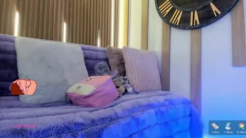 Snapshot of arianasantana chatting on 11-19-25, 01:22 Ari online show from 11-19-25, 01:22