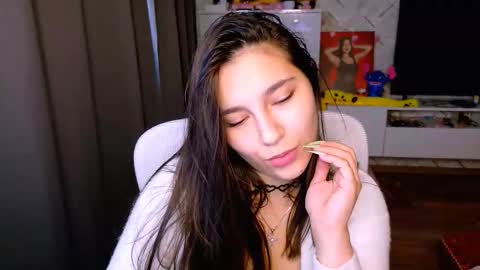 Snapshot of arianna_grend chatting on 10-22-25, 11:21 Arianna online show from 10-22-25, 11:21