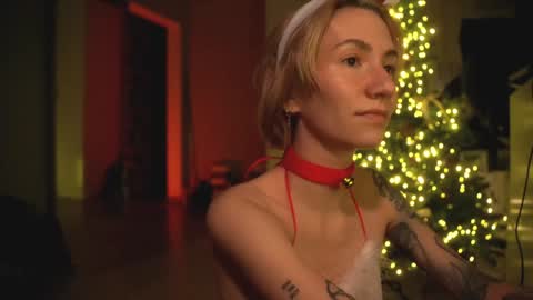 Snapshot of arianna_richi chatting on 12-25-24, 05:48 Olivka online show from 12-25-24, 05:48