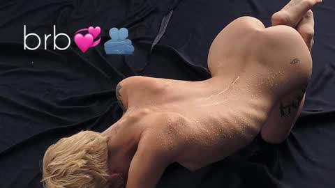 Snapshot of arianna_richi chatting on 03-11-25, 06:00 Olivka online show from 03-11-25, 06:00