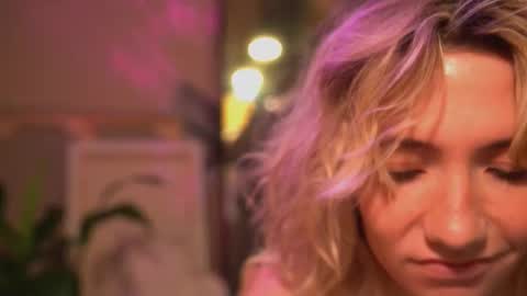 Snapshot of arianna_richi chatting on 10-04-25, 04:32 Olivka online show from 10-04-25, 04:32