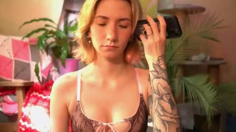 Snapshot of arianna_richi chatting on 07-12-26, 11:34 Olivka online show from 07-12-26, 11:34
