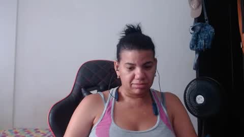 Snapshot of ariannaloovel chatting on 07-18-26, 04:33 ariannaloovel online show from 07-18-26, 04:33