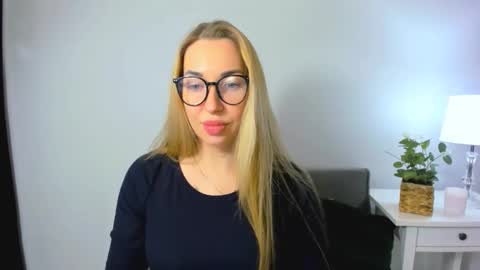 Snapshot of ariaswan chatting on 12-02-25, 04:13 Aria online show from 12-02-25, 04:13