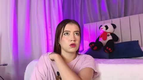 Snapshot of aribrunnet_ chatting on 01-23-25, 10:43 Ari Just Ari online show from 01-23-25, 10:43