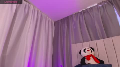 Snapshot of aribrunnet_ chatting on 02-06-25, 12:48 Ari Just Ari online show from 02-06-25, 12:48