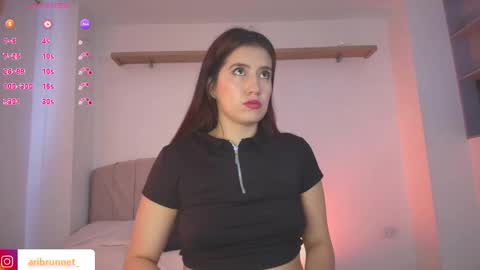 Snapshot of aribrunnet_ chatting on 11-15-25, 05:09 Ari Just Ari online show from 11-15-25, 05:09