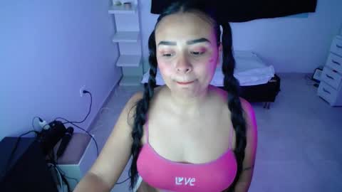 Snapshot of ariel_princess02 chatting on 01-22-25, 02:37 daniella online show from 01-22-25, 02:37