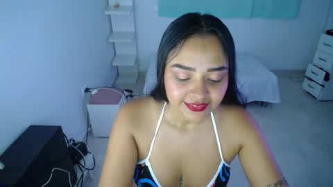 Snapshot of ariel_princess02 chatting on 02-19-25, 02:01 daniella online show from 02-19-25, 02:01