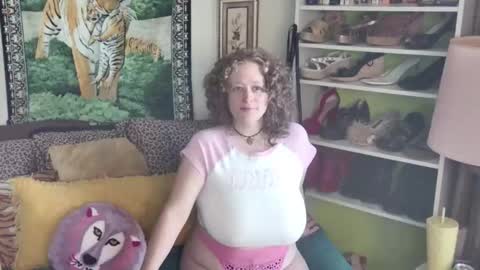 Arielle Ari online show from 11-13-25, 04:50